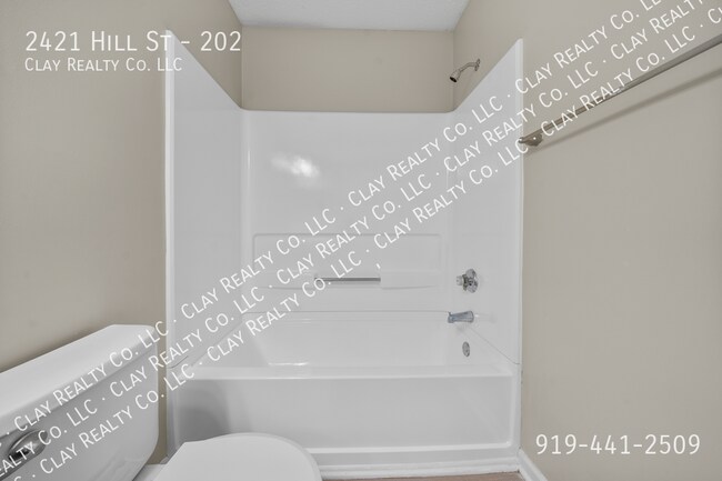 Building Photo - 2421 Hill St