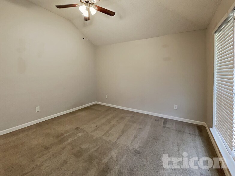 Building Photo - 212 Sunset Dr
