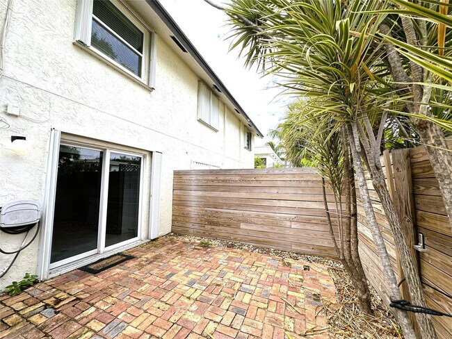 Building Photo - 1917 NE 3rd St