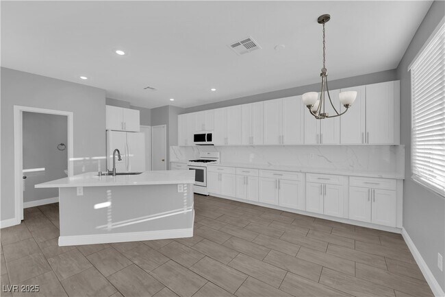 Building Photo - 67 Dogwood Hills St