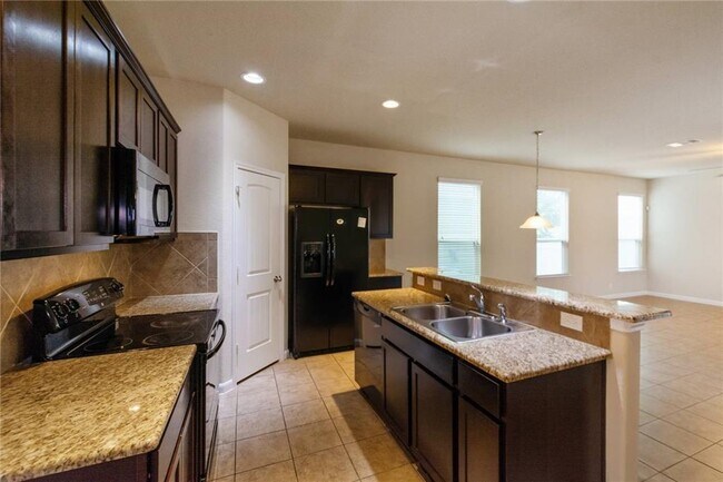 Building Photo - 929 Alamo Plaza Dr