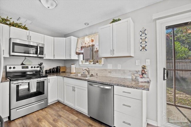 Building Photo - 3345 E Lloyd St