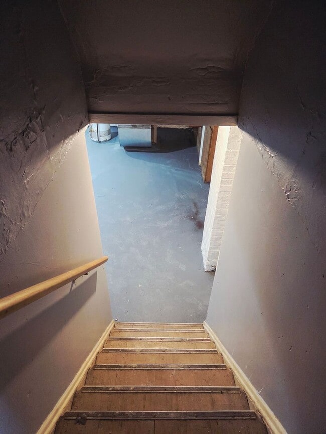 Building Photo - Beautiful Home Waiting To Be Occupied By You