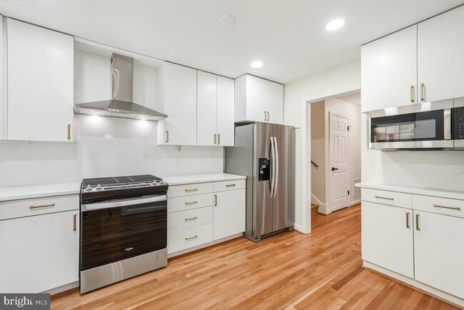 Building Photo - 1203 Brantford Ave