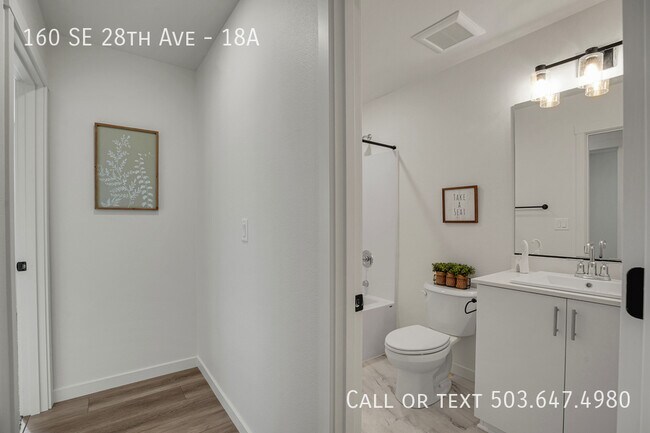 Building Photo - 160 SE 28th Ave
