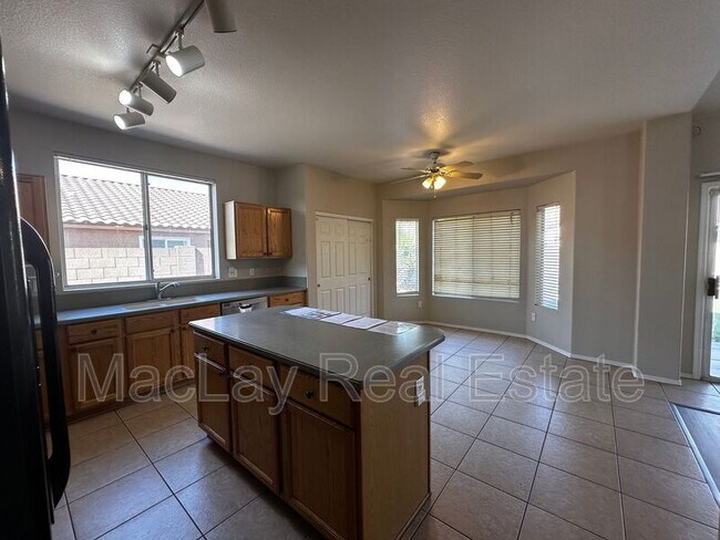 Building Photo - 971 S Meadows Dr
