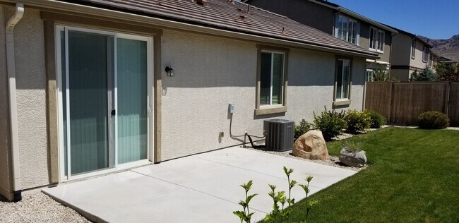 Building Photo - Large beautifully maintained newer home located in Demonte Ranch.
