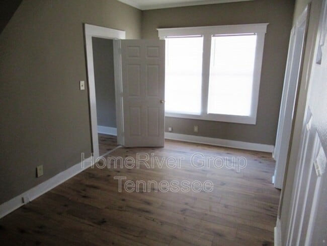 Building Photo - 1664 Nelson Ave