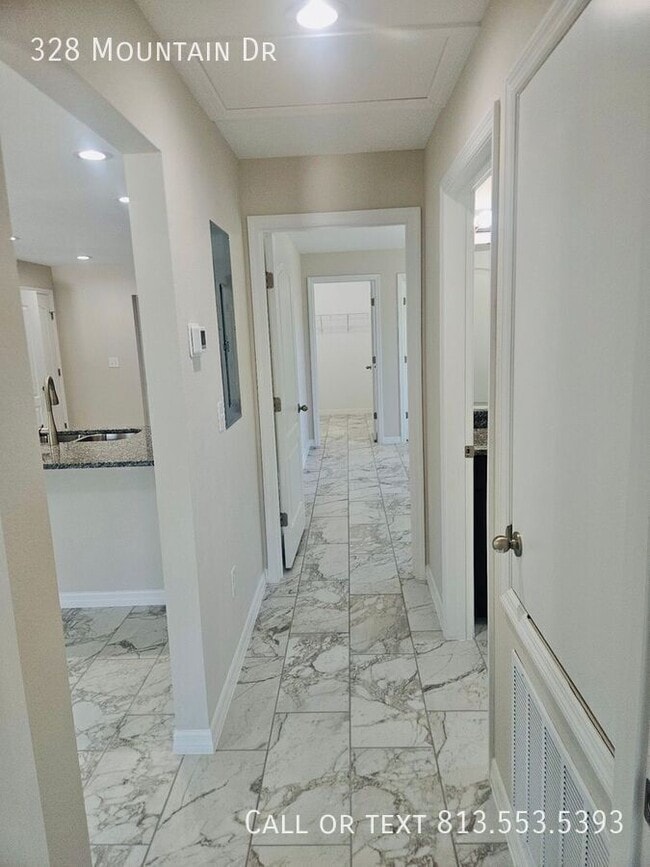 Building Photo - 328 Mountain Dr