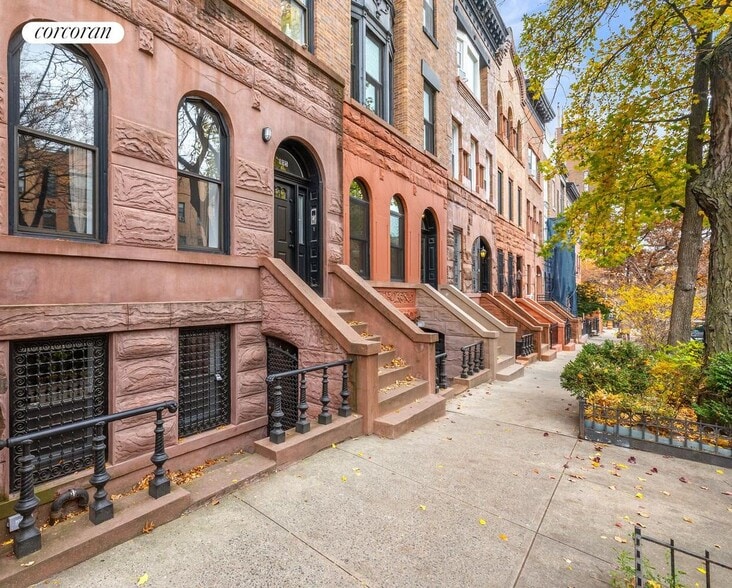 Building Photo - 105 Manhattan Ave