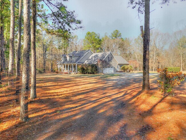Building Photo - Large House on 3.5 Acres in Harlem