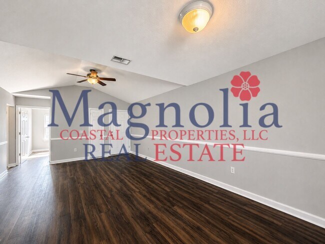 Building Photo - 4 Bedrooms, 2.5 Bathrooms in Live Oak Subdivision