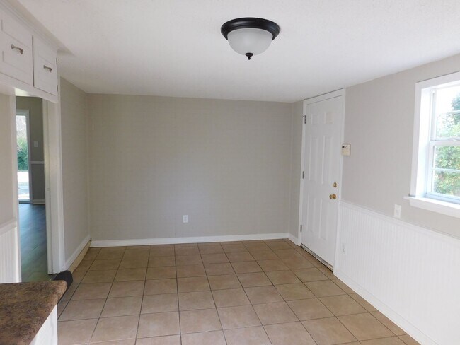 Building Photo - 6510 Heather Rd