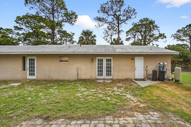 Building Photo - 16932 Okeechobee Blvd