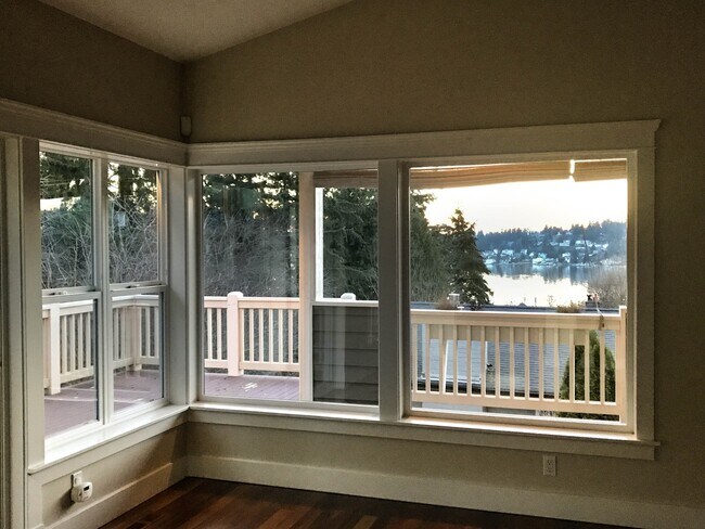 Building Photo - Amazing Kirkland Craftsman