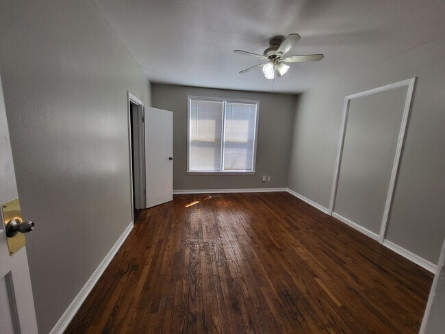 Building Photo - 705 N Boulevard