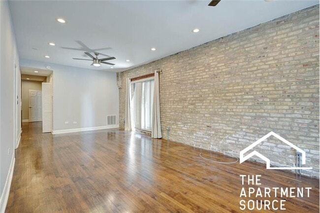 Building Photo - 2019 N Hoyne Ave