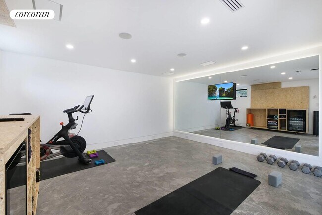 Building Photo - 29 W Lake Dr