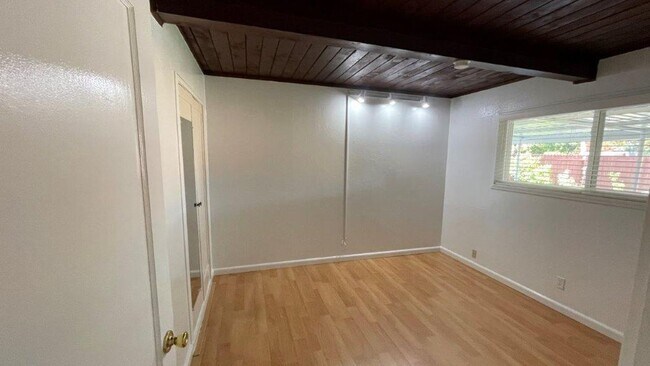 Building Photo - Pleasant HIll, Beautiful 3 bedroom 1 bath home w/ 1 car garage Immaculately maintained!