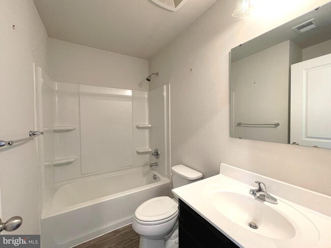 Building Photo - 46350 Sandbar Ln