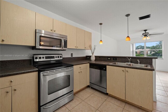 Building Photo - 6714 NW 39th Ln