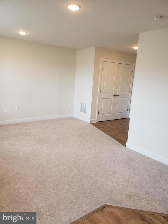 Building Photo - 2204 Shadmoor Dr