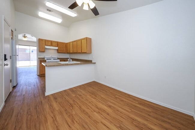 Building Photo - 6645 S SQUAWROOT Pl