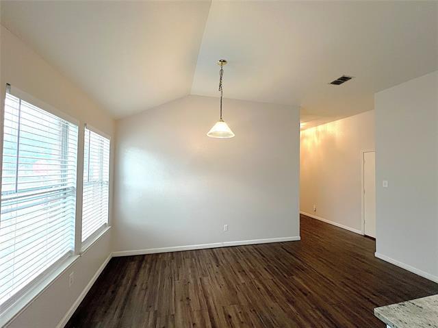 Building Photo - 1923 Pin Oak Ln