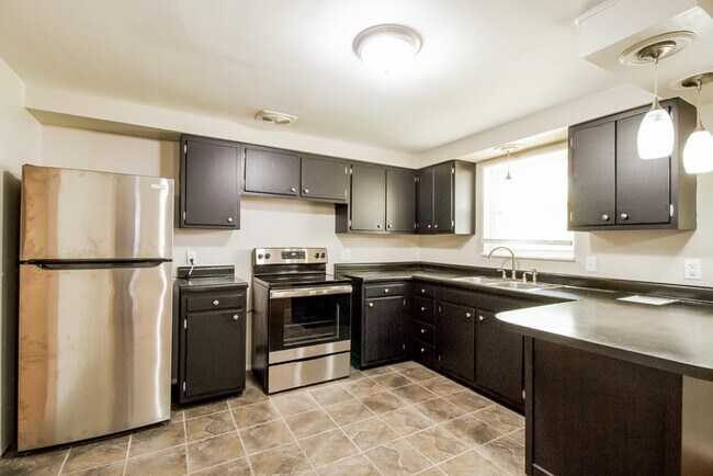 Building Photo - 1706 W Loveland Ave