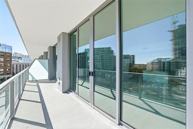 Building Photo - 400 Central Ave