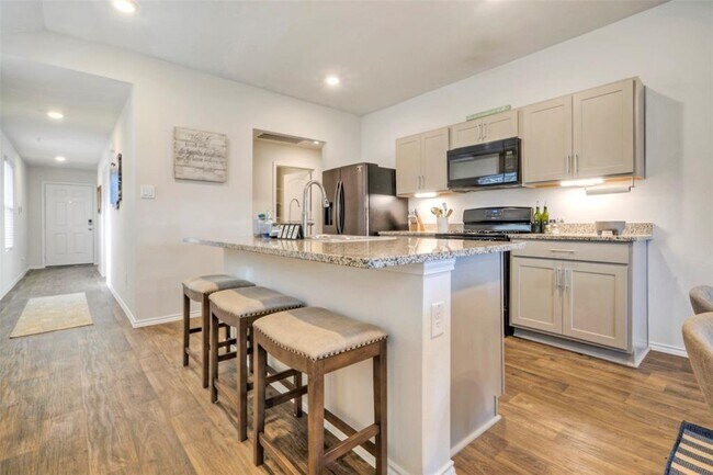 Building Photo - 270 Dorchester Dr