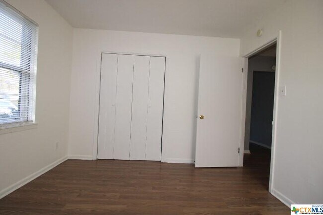 Building Photo - 409 Short Ave