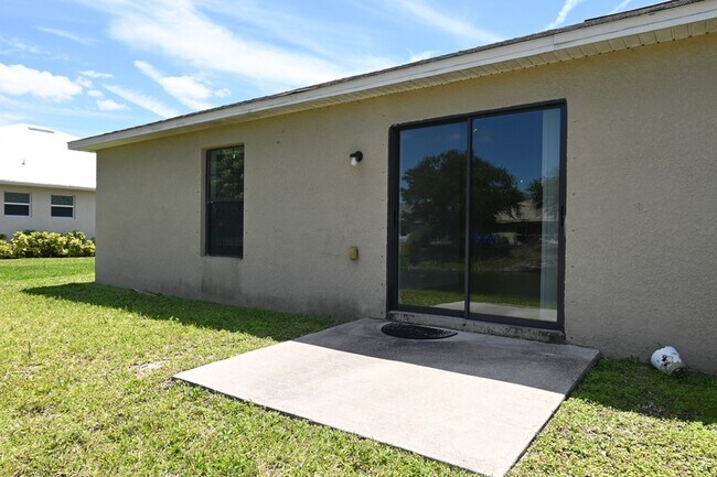 Building Photo - 613 SE 14th St