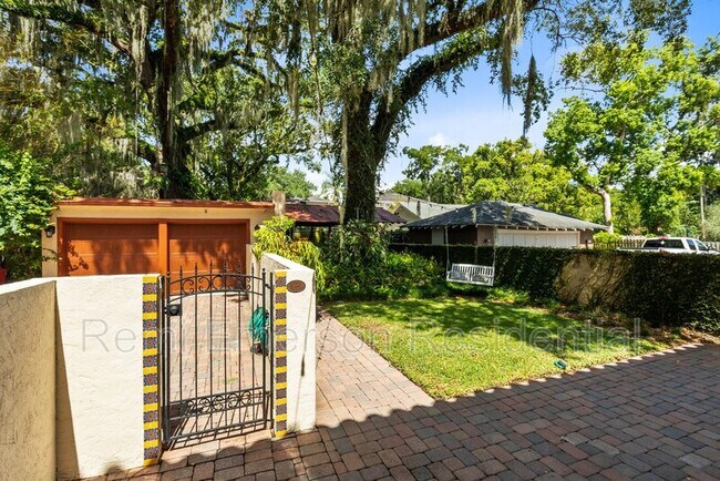 Building Photo - 732 Edgewater Dr