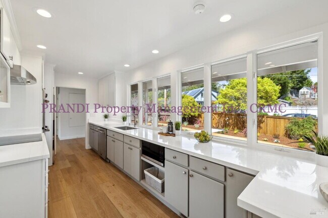 Building Photo - Quintessential Mill Valley Lifestyle in th...