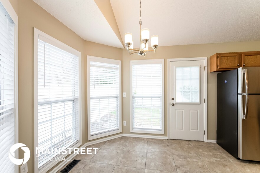 Building Photo - 17 Hickory St SW