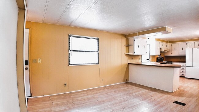 Building Photo - 251 Oakdale Dr