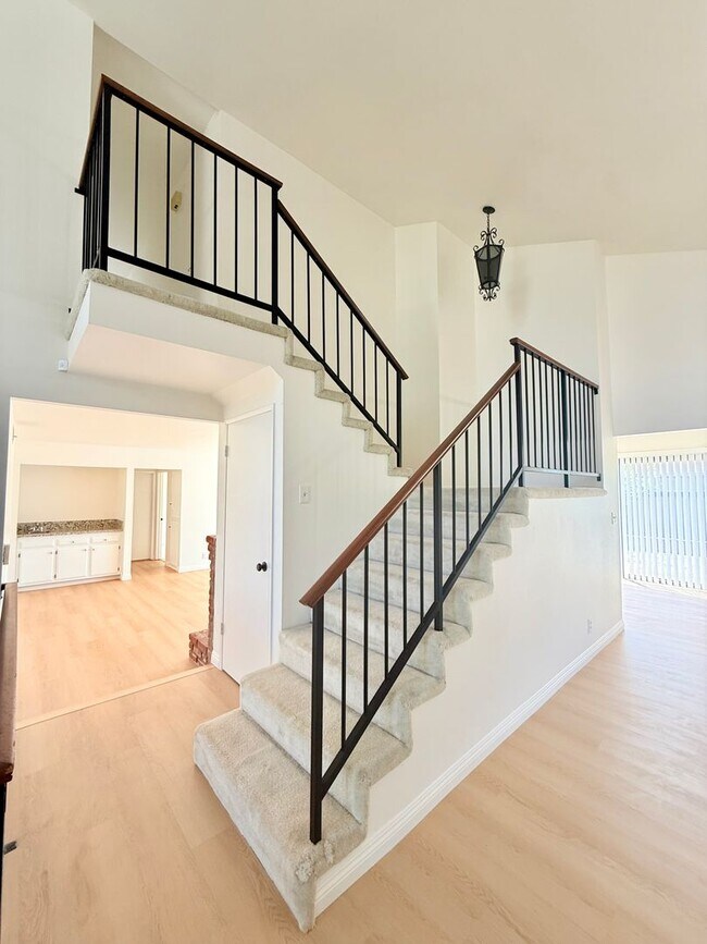 Building Photo - 3Bed/3Bath House Plus Office in South Torr...