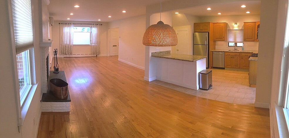 Dining - 15 Old Field Point Rd