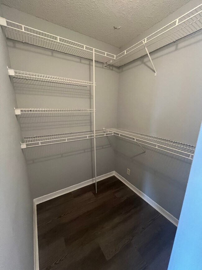 Building Photo - ONE BEDROOM ONE BATHROOM WITH LAKEVIEW!!!