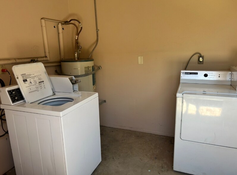 Building Photo - 44116 Division St