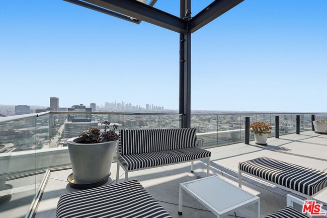 Building Photo - 3810 Wilshire Blvd