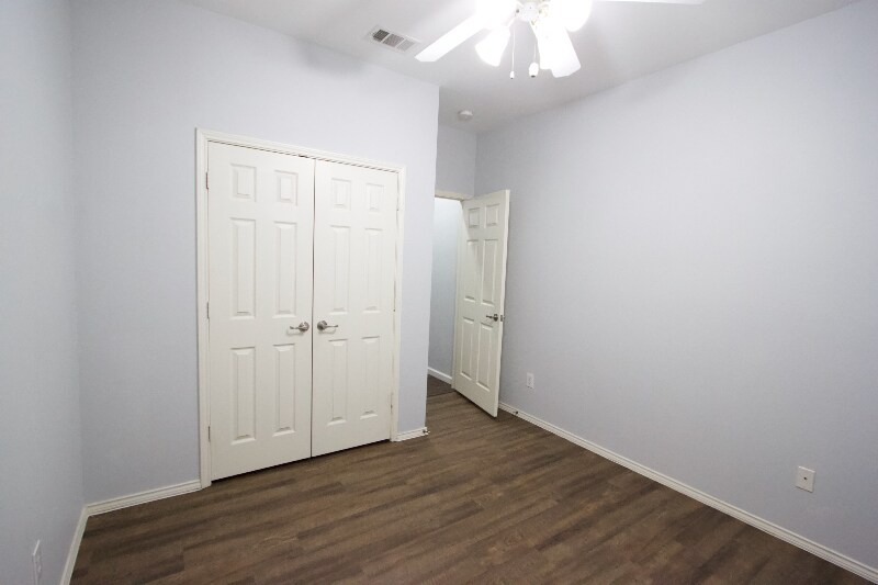 Building Photo - 3605 Villanova Dr