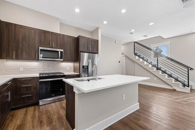 Building Photo - 1706 Cedar Bend Dr