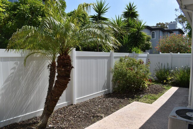Building Photo - 3 Bedroom Townhome in La Jolla Village