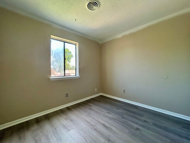 Building Photo - 509 Chownings Dr