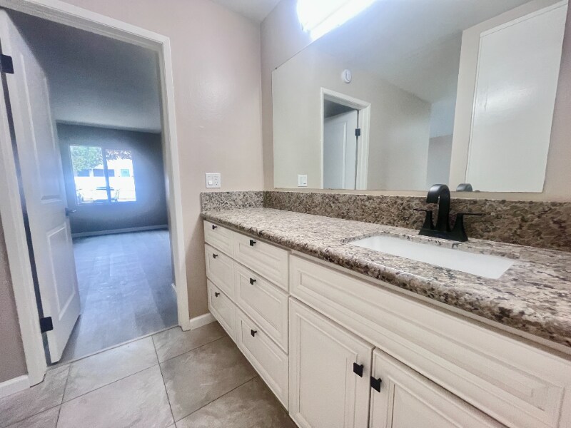 Building Photo - 3030 Suncrest Dr