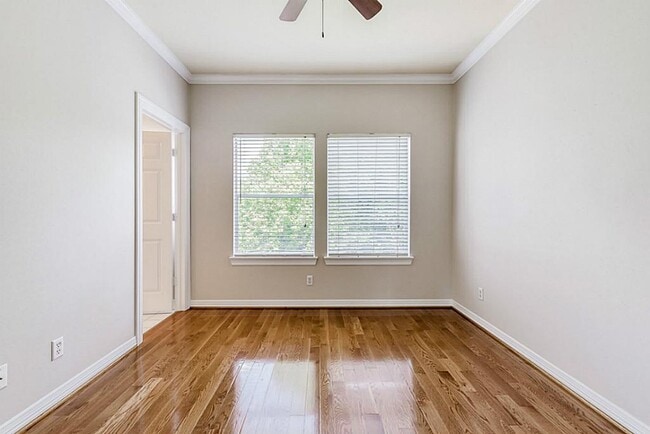 Building Photo - 513 Leverkuhn St