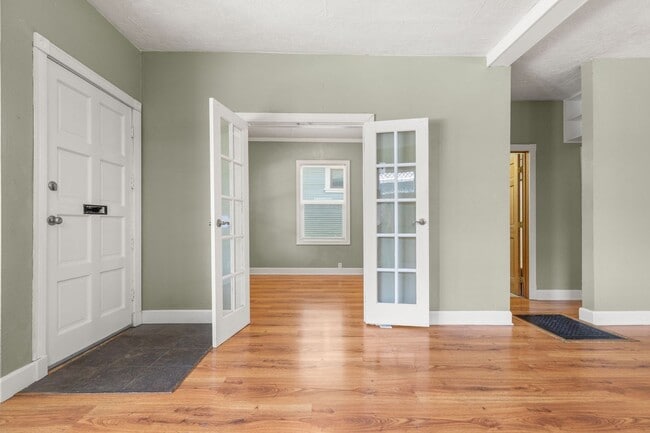 Building Photo - Spacious 3 bedroom, 1 Bath House in Inner SE Portland - Everything Right at Your Doorstep!