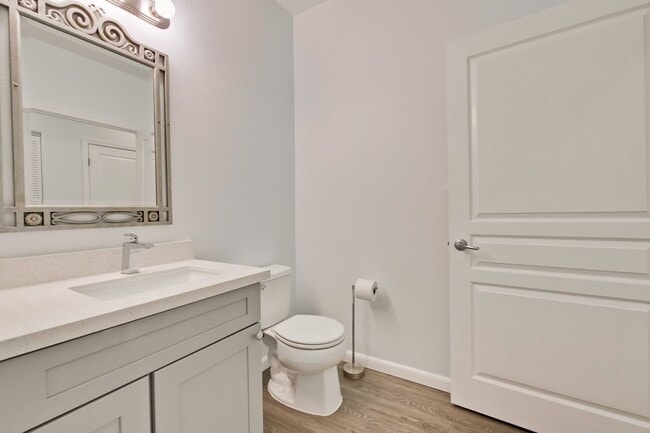 Building Photo - Excellent 2 Bed 2 Bath Condo - Completely Remodeled!